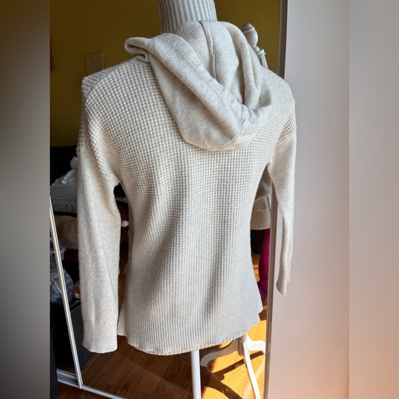 2/$20 Cream waffle hoodie size xs - Picture 3 of 4